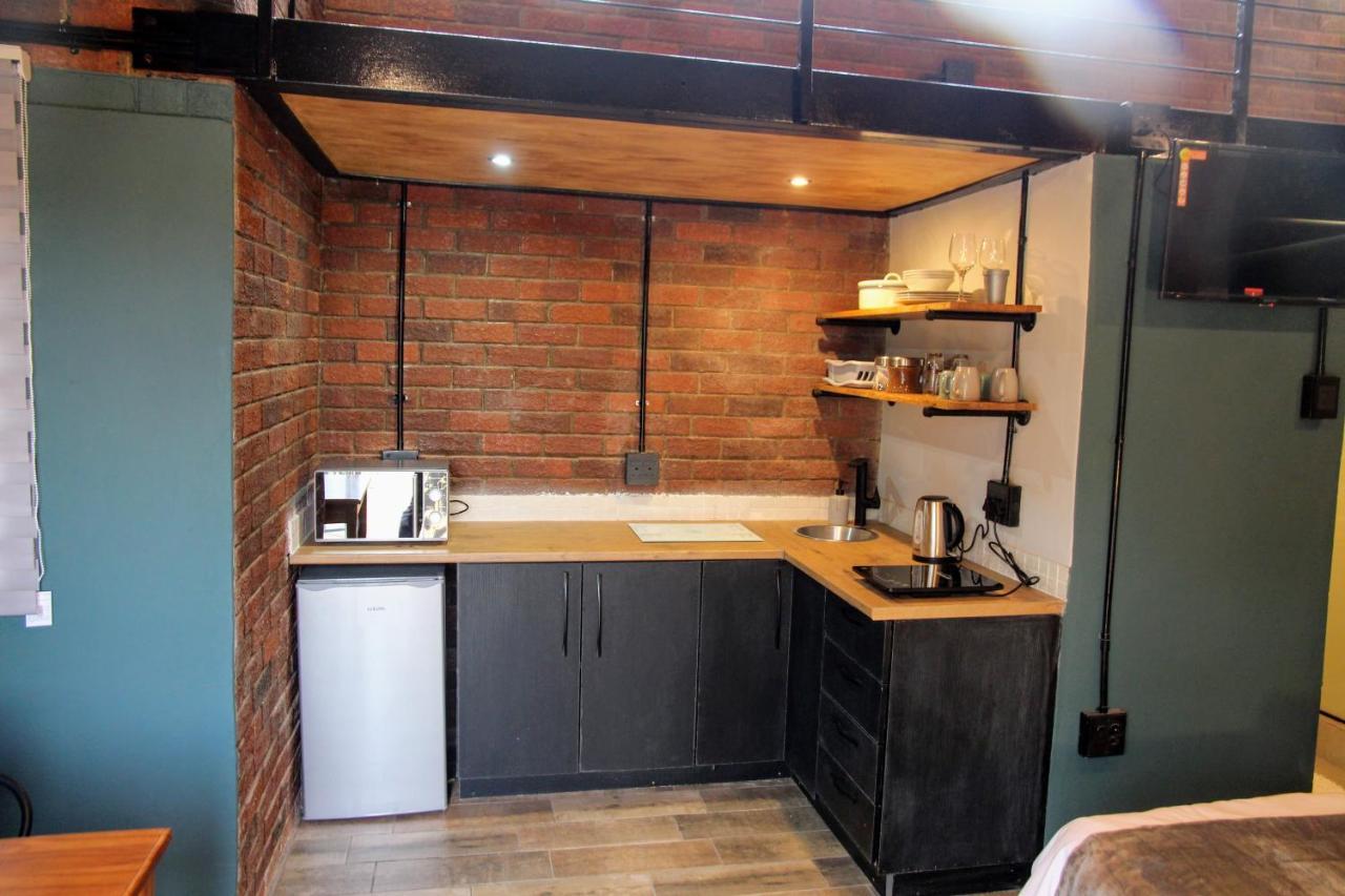 Nini'S Guest Units Hotel Bloemfontein Bagian luar foto