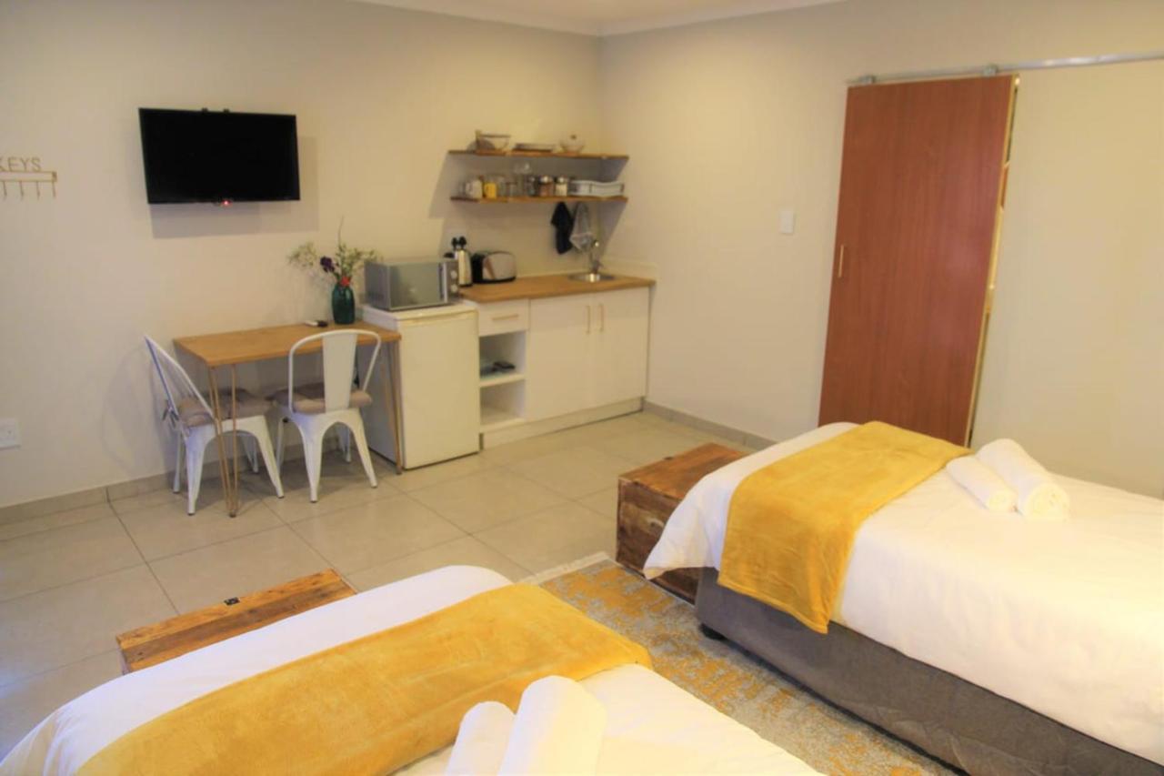 Nini'S Guest Units Hotel Bloemfontein Bagian luar foto