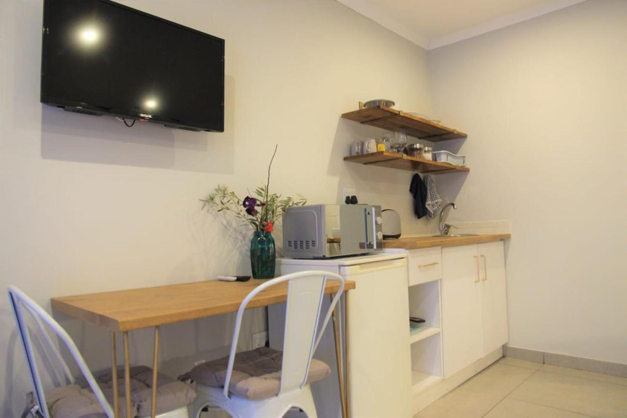 Nini'S Guest Units Hotel Bloemfontein Bagian luar foto