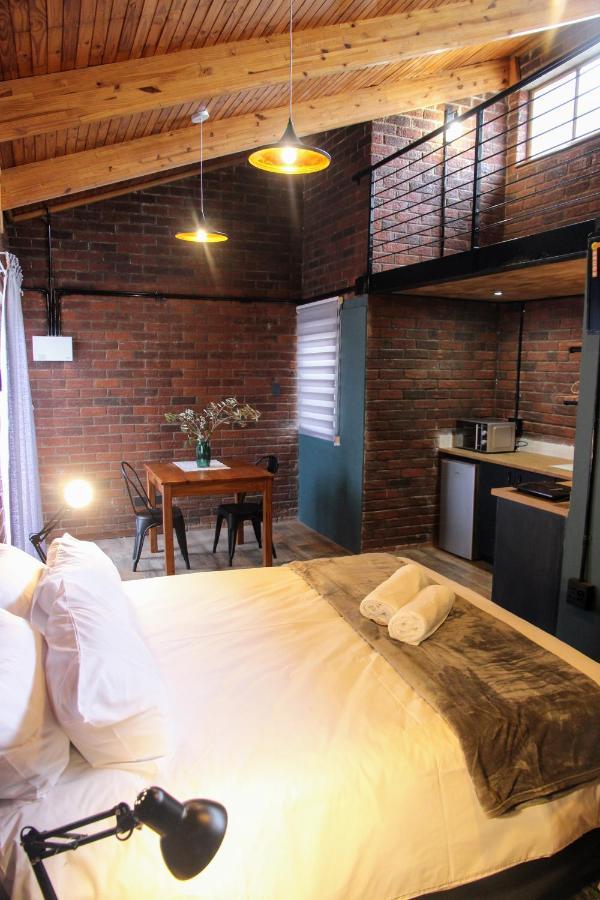 Nini'S Guest Units Hotel Bloemfontein Bagian luar foto